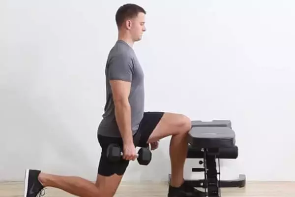 Single-Arm Dumbbell Reverse Lunge With Blocked Knee - Daily Bodyweight ...